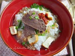 Juadah yang sesuai dihidangkan pada hari raya dan paling terkenal di satu lagi keistimewaan bihun sup ini adalah lobak masin yang ditabur di atas bihun sup melengkapkan keunikan rasa bihun sup utara. Moi Sup Daging Utara