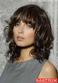 Sanfte wellen und wilde locken. Locken Frisuren Mit Pony Http Jbtattoo Xyz Locken Frisuren Mit Pony Lockige Frisuren Mittellange Haare Frisuren Einfach Haarschnitt Fur Lockige Haare