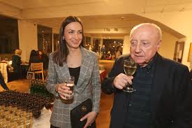 Je novodobá česká malířka originálních autorských děl. Umelkyne Lucie Gelemova Za Hranici Vkusu Dalsi Podivna Fotka S Felixem Slovackem Blesk Cz