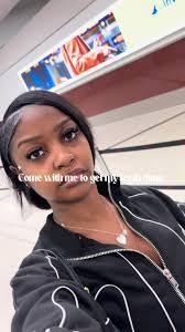 Vanessa Mandel's Instagram, Twitter & Facebook