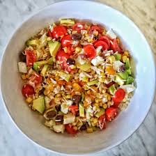 Ricette con riso.perchè diciamocela tutta…il riso ci risolve spesso un sacco di cene.e' facile e velocissimo da preparare, va bene per tutta la famiglia, con pochi accorgimenti degli ingredienti che userete è perfetto per i celiaci, è leggero, si presta a tantissime preparazioni, va bene per la cena veloce in famiglia ma anche se avete ospiti e soprattutto…è buonissimo! Insalata Di Riso Basmati Con Mozzarella Di Bufala E Acciughe Le Ricette Sane Di Zia Pam