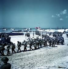 Poignée de mains entre kieffer et montgomery. Debarquement De Normandie Qui Sont Les Derniers Survivants Du Commando Kieffer 14actu