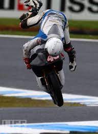 Stunning Images Of Frightening Motorcycle Crashes 31 Pics Motorrad Projekte