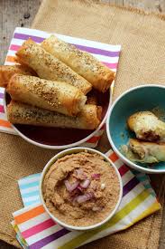 Per antipasti con pasta sfoglia si intendono tutte quelle preparazioni sfiziose da portare in tavola prima di un lauto pasto, generalmente in occasione di una festività, oppure se abbiamo deciso di dare una festa, sia essa organizzata in casa nostra che in una struttura preposta, immancabili saranno. Alla Prova Del Cuoco Rotolini Di Pasta Fillo Con Zampone E Crema Di Lenticchie