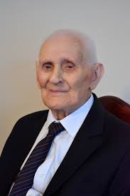 ANTONI BRYŁA OBCHODZI SETNE URODZINY Antoni Bryła z Zamłynia świętuje dziś  setne urodziny. Najlepsze życzenia i gratulacje, przekazał Wójt Gminy  Tomasz Osiński, Kierownik Urzędu Stanu Cywilnego Anna Flak, Dyrektor GOPS  Janina Kluba,