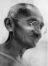 He completely changed his attire and wore a simple loincloth, which, he thought. Mahatma Gandhi Gewaltloser Kampf Fur Die Freiheit