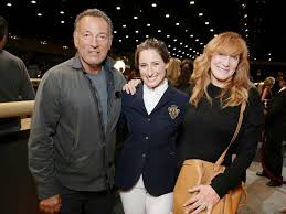 May 05, 2021 · diesen sternzeichen kannst du als freund vertrauen! The Daughters Of Bill Gates And Steve Jobs Competed Against Each Other In An Equestrian Event
