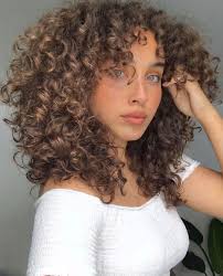 Pin By Alexandra Ps On C U R L S In 2020 Medium Curly Hair Styles Curly Hair Styles Medium Hair Styles
