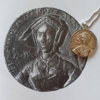 Her father was thomas boleyn, who had anne and her older sister mary boleyn became the french queen claude's attendants. 4q L8z 9t6z2rm