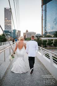 Samantha Kyle S Tented Lakefront Wedding At The Milwaukee War Memorial Premier Bride Wisconsin Lakefront Weddings Premier Bride Wisconsin Wedding