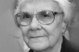 Why Is Atticus So Insistent About Jem'S And Scout'S Being Polite To Mrs  Dubose And Jem'S Reading To Her In The Book 'To Kill A Mockingbird'? - Quora