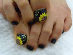The flower toe nail design has become popular in 2018 for the nail addict. Flower Nail Art Toe Nails Addicfashion