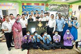 Sekolah menengah kebangsaan bandar baru ampang (smkbba) (english: Businessman Who Grew Up Poor Back To Support His School The Star