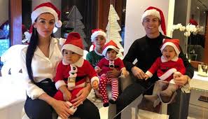 Si es así, trata de preparar. Cristiano Ronaldo Y Gerogina Rodriguez Desean Una Feliz Navidad En Familia