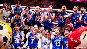 Chicas desnudas enseñando el coño