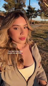 Valerie (@valeriee.77)