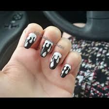 Black And White Drip Nails A Black And White Nail Design With Holor Glitter Top Coat And A Dripping Design On The Nail Hand Painted By Dani Black And White Nail Designs Drip Nails Nails