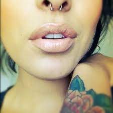 I Wish I Could Pull Off A Septum Piercing Too But I Think My Nose Wouldn T Look Right With One Cute Piercings Piercings Septum Piercing
