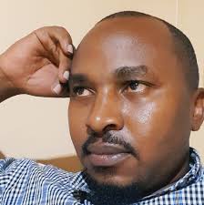 Arsenal have released Manuel Almunia (true!). They offered him a new  contract, but only if he could catch it....