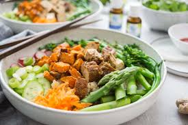 Vegane Poke Bowl Mit Bimi Spargel Susskartoffeln Tofu Regulatpro Glukoaktiv Lebensmittel Essen Rezepte Gesunde Lebensmittel