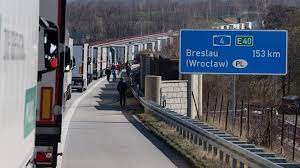 Erleben sie das euro fußball spiel zwischen polen und slowakei live mit berichterstattung von bleiben sie auf dem laufenden mit aktuellen neuigkeiten rund um polen und slowakei, sowie. Grenzschliessung Autofahrer Warten Stundenlang An Deutsch Polnischer Grenze Rbb24