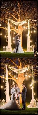 Baum Als Hintergrund Fur Die Trauung Beleuchtet Hochzeiten Hochzeitsideen Hochzeitsgeschenke Hochzeiten Baum Hochzeit Trauung Kulisse Hochzeit