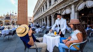 Les sorties ne sont autorisées qu'entre 5 heures et 23 heures. Confinement A Contre Courant L Italie Rouvre Ses Bars Et Restaurants Et Ses Musees Dans Certaines Regions