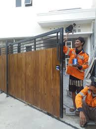 Pagar lisplang, pagar grc motif kayu, pagar motif kayu, pagar grc minimalis, motif pagar minimalis, pager kayu motip betawi, contoh pagar besi isi kalsiplang, pagar plat besi kombinasi kayu, pagar rumah minimalis. Pagar Minimalis Kombinasi Grc Serat Kayu Bengkel Las Karya Abadi Facebook