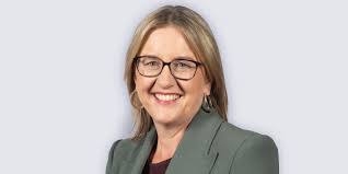 Mary Gearin's Instagram, Twitter & Facebook