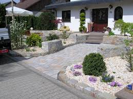 In eurem garten gibt es mehr unkraut als blühende blumen, der rasen hat definitiv schon bessere. Vorher Nachher Centrum Garten Land Centrumgala