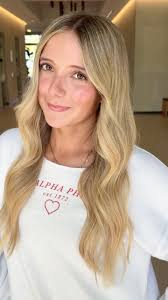 Golden blonde 🌞 , Full head foil, teased/ hand painted the ends, root  shadow and gloss , Gloss details : redkem shades 9n, 9nb, 9gb,10wg equal  parts (chefs kiss 🤌🏻)