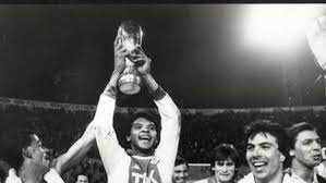 A supertaça europeia de futebol vai ser disputada em budapeste, em 24 de setembro, em detrimento do estádio do dragão, no porto, anunciou hoje a uefa. Dragoes Conquistaram Supertaca Europeia Ha 25 Anos Fc Porto Jornal Record