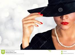 Nous vous proposons des chapeaux femme de grande qualité pour vous protéger du soleil, de la pluie ou simplement compléter vos tenues à la. Chapeau Femme Noir Et Blanc