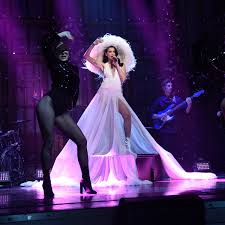 Many of the snl players have spun off successful independent comedy and/or movie careers from here. Watch Dua Lipa Perform Don T Start Now And Levitating On Snl Pitchfork