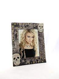 Cornice Gotica Con Borchie E Teschi Interamente Di Cartapesta Gothic Photo Frame With Studs And Skulls All Handmade In Paper Mach Teschi Borchie Cartapesta