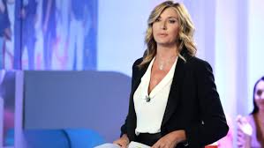 Autrice e conduttrice de l'aria che tira su la7. Crisi Stava Per Svenire Myrta Merlino Un Mese Lontana Dalla Tv La Verita Sulla Sua Salute