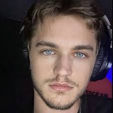 Owen Wolf's Instagram, Twitter & Facebook