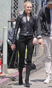 Evan Rachel Wood Looks Fierce In All Black On Westworld Set Evan Rachel Wood Evan Rachel Wood Westworld Modest Summer Outfits