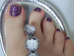 Diseños de uñas para pies en color amarillo con plata. Disenos De Unas Para Pies Increible Moda Juvenil Somos Moda