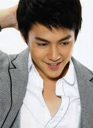 Theo chân anh trai ca sỹ Thái Lan Mario Maurer đi mua sắm