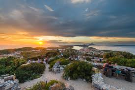 Tripadvisor has 11,845 reviews of mali losinj hotels, attractions, and restaurants making it your best mali losinj resource. Panorama Von Mali Losinj Bei Sonnenuntergang Reisefestival De