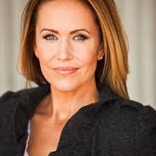 Leslie Dunfee's Instagram, Twitter & Facebook