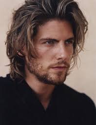 Pour le coiffure mi long 2021 verra le retour de certaines formes classiques la poursuite de coupes modernes et emoussees et de nombreuses parties centrales. Coiffure 101 Idees De Coupe D Homme Pour Cheveux Mi Longs Coiffures Zenidees Long Hair Styles Men Thick Hair Styles Medium Length Hair Styles