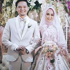 Jom lihat beberapa lagi foto sekitar majlis akad nikah saida tarudin dengan membaca entri ini sepenuhnya. Resmi Menikah Begini Perbedaan Tampilan Anisa Rahma Eks Cherrybelle Saat Akad Dan Resepsi Okezone Lifestyle