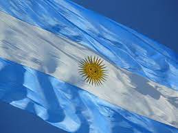 La actual bandera argentina se basa en la diseñada por manuel belgrano a partir de los colores de la escarapela nacional argentina, que era celeste y blanca. Dia De La Bandera Argentina Enfermeria Nursing