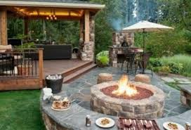 Auch eine feuerstelle im eigenen garten unterliegt den regelungen der gemeinde. Offene Feuerstelle Im Garten Spuren Sie Die Warme Und Magie Des Feuers Im Eigenen Aussenbereich Trendomat Com
