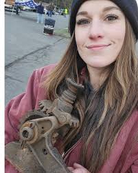 I have a soft spot for rusty, old (and a bit impractical) things 😂🤷‍♀️ .  We had a great time this weekend shopping and selling at the  @moonshinersjeepclub 4x4 Swap Meet. If