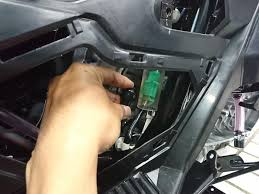 Modif karbu vacum jadi karbu skep layaknya karbu pe. Cara Ganti Busi Honda Adv150 Gampang Banget Cuma Perlu Lepas Satu Cover Body Ini Gridoto Com