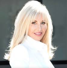 Andrea Lemon's Instagram, Twitter & Facebook