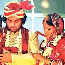 Arijit singh on another hand is versatile, no doubt and is at the same time sme(subject matter expert) no new age singer, how much he grows up, can beat the historical popularity of yester year. Koel Roy Arijit Singh S Wife Wiki Age Husband Family Children Biography More Wikibio